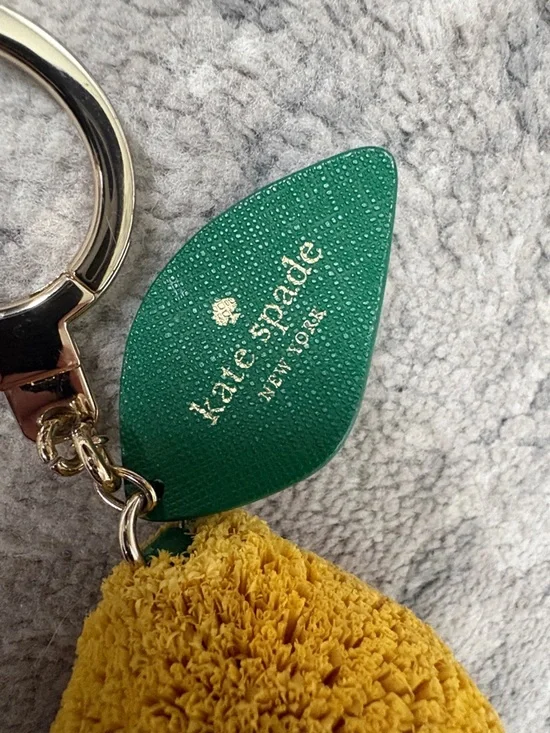 Kate Spade Gold Ring Keychain with raffia lemon and green leather Logo Tag - Picture 3 of 5